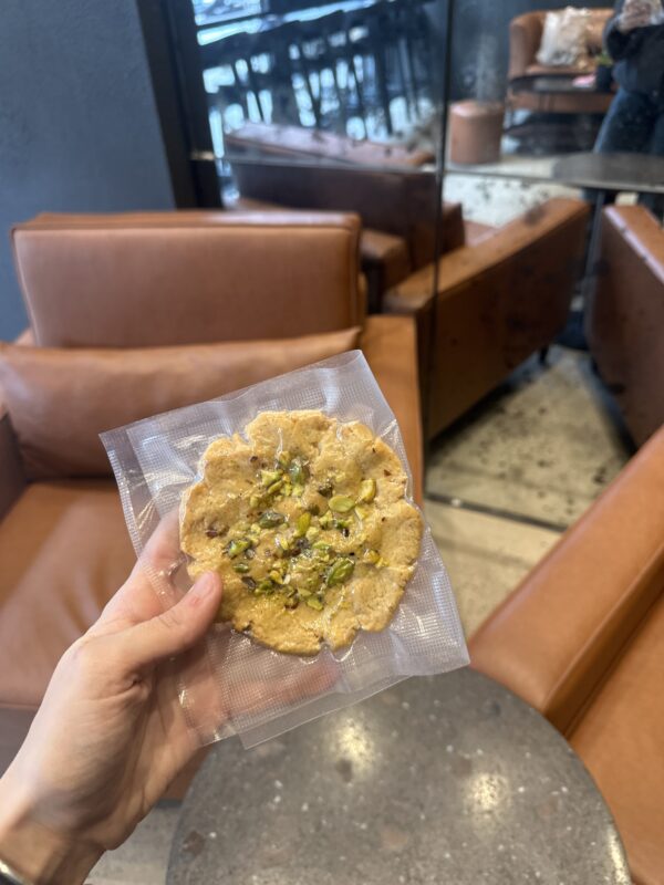 Keto Cookie NYC (choco blanco y pistachos)